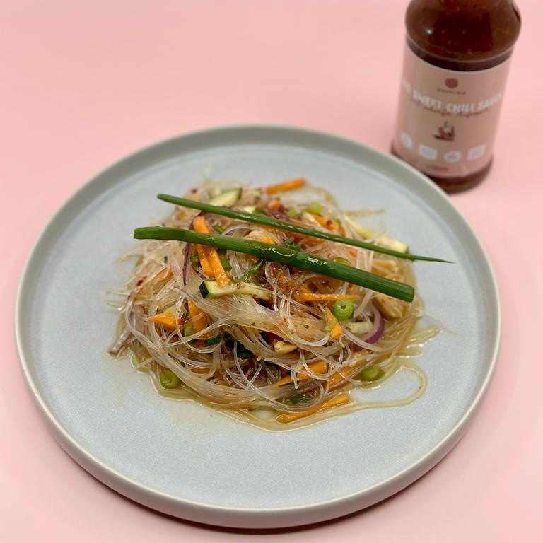 Gebratene Glasnudeln mit Bio Sweet Chili Sauce